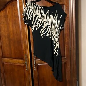 NEW w/o tags LINDA LUNDSTRÖM asymmetric black & beige top Size L
